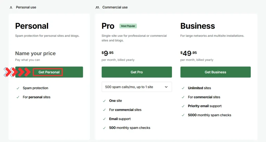 موقع إلكتروني يضم ثلاثة خيارات لباقات الخدمة: شخصية، احترافية، وتجارية. توضح كل باقة الميزات والأسعار، وتختلف تكلفتها ووظائفها لتناسب الاستخدام الشخصي أو التجاري.