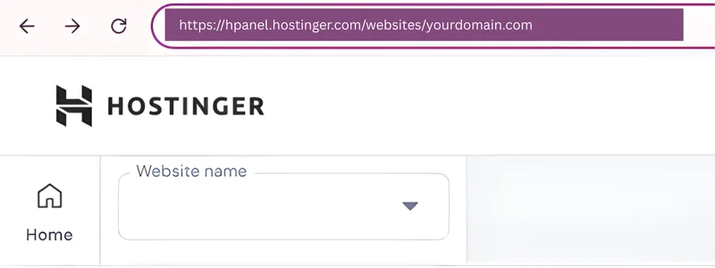 تُظهر الصورة موقع Hostinger مفتوحًا في متصفح، ويظهر عنوان URL في شريط العناوين كالتالي: "https://hpanel.hostinger.com/websites/yourdomain.com". تحتوي الصفحة على حقل "اسم الموقع" وقائمة منسدلة للاختيار.